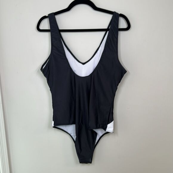 New Black and White One-Piece Illusion Slimming Swimsuit XL - Picture 3 of 10